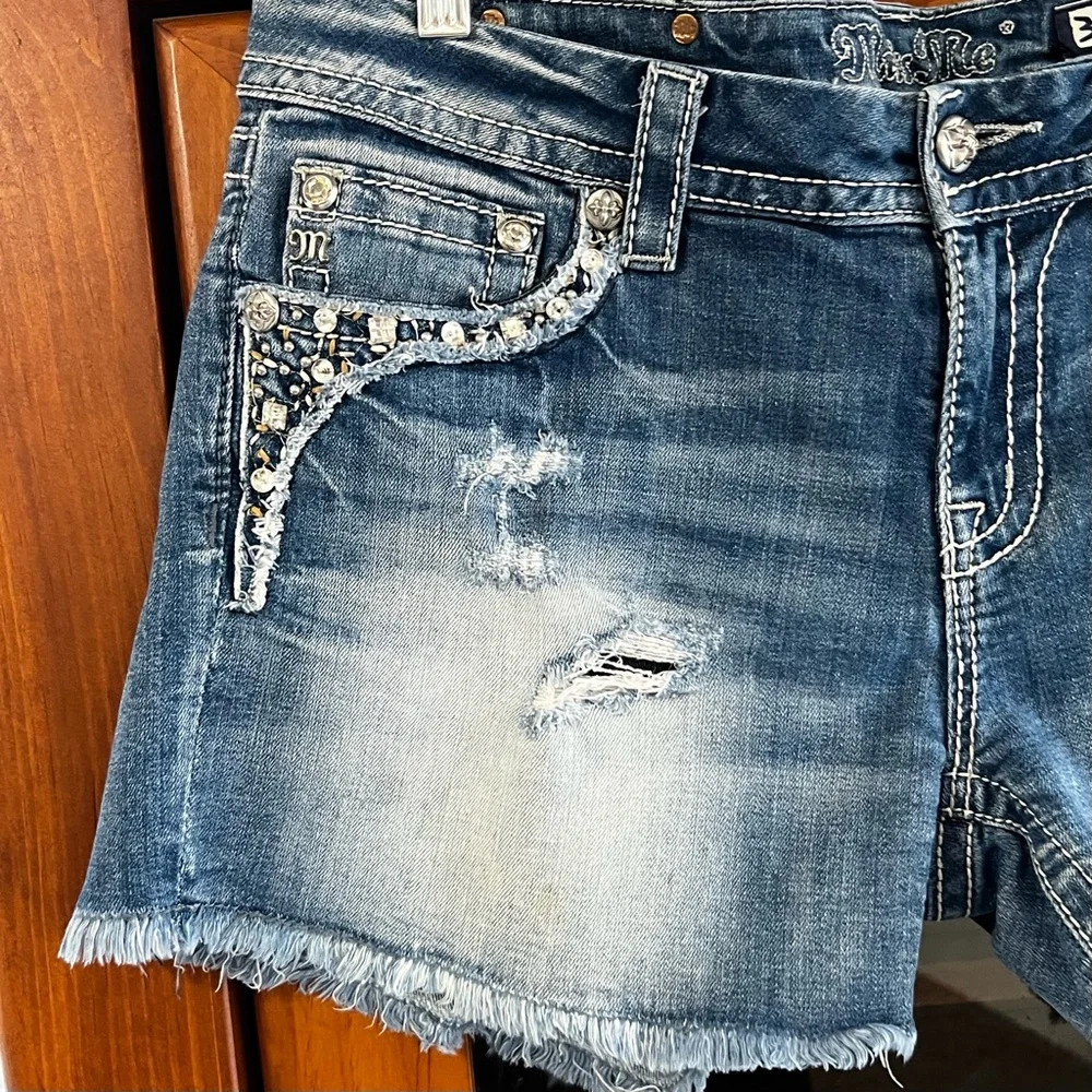 MISS ME: Distressed Mid-Rise Easy Shorts - Picture 6 of 8